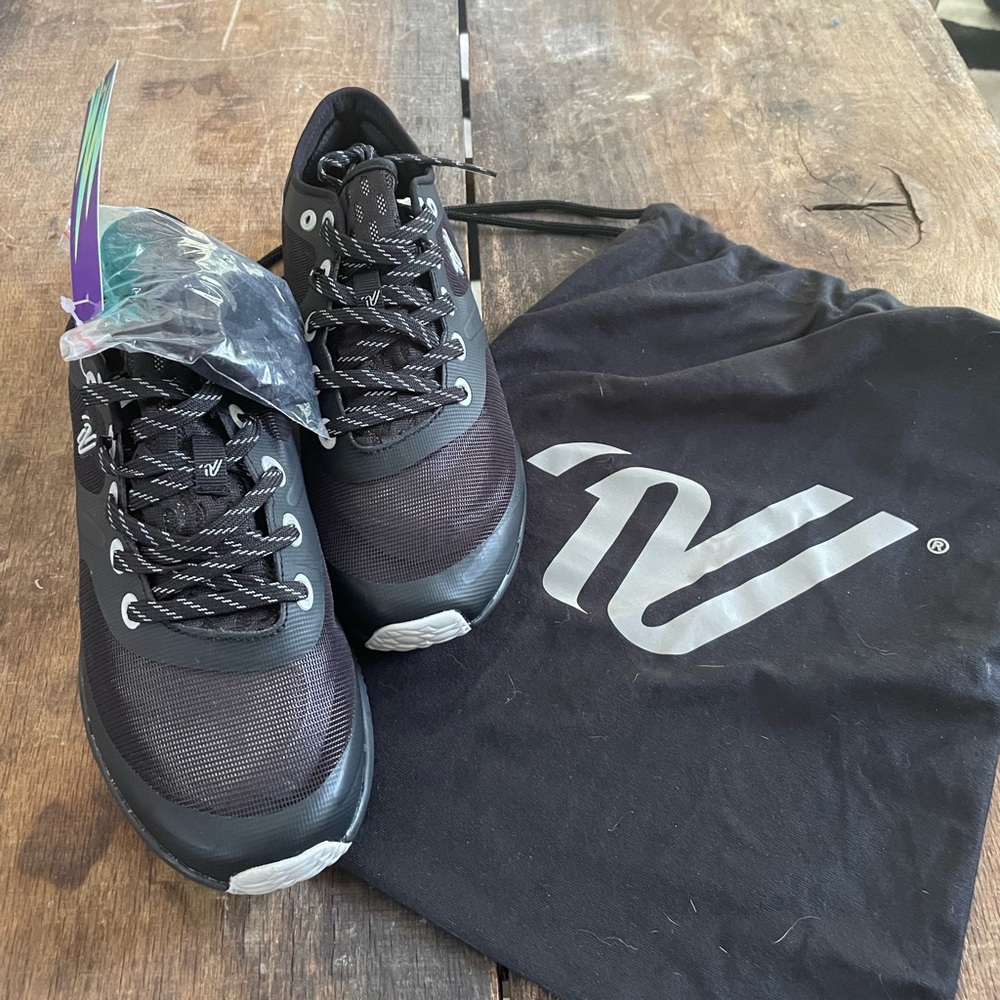 NEW Varsity Black cheer shoes sz 8